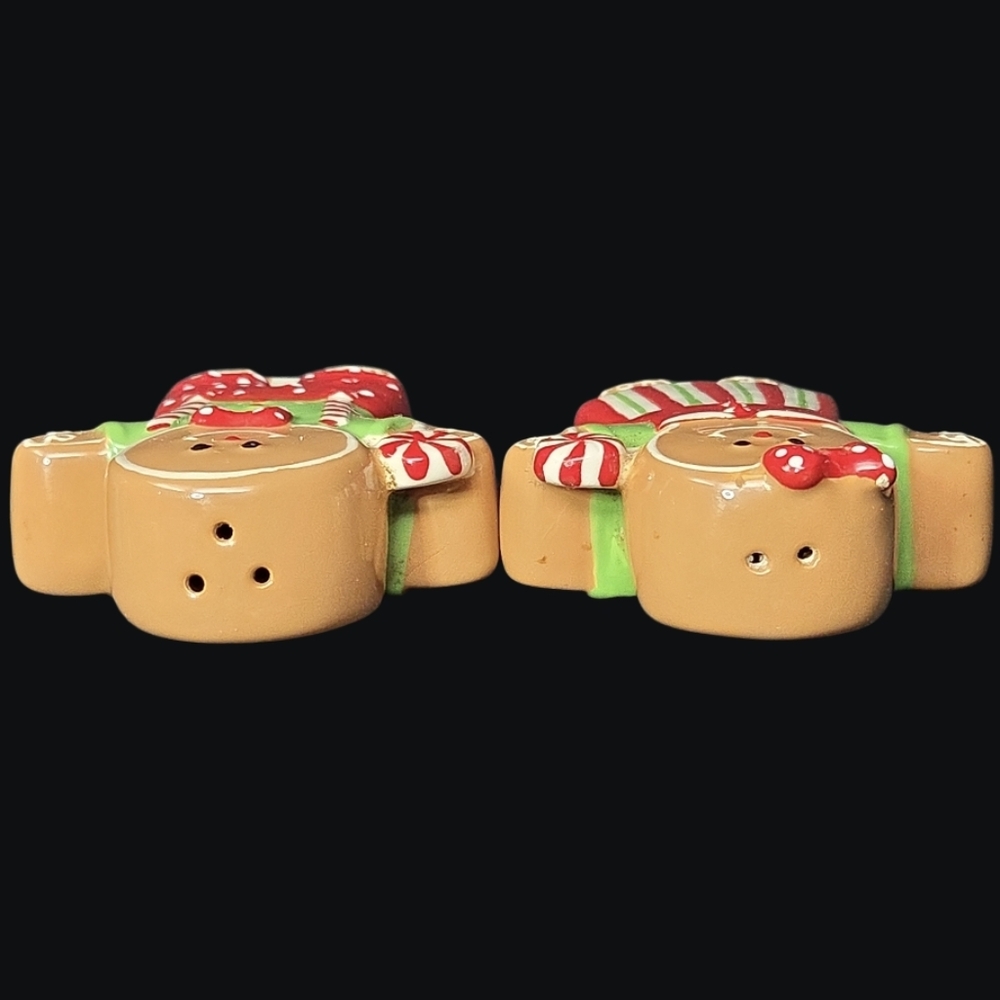 Holiday Gingerbread Man and Woman Salt And Pepper Shaker Set - Picture 6 of 10